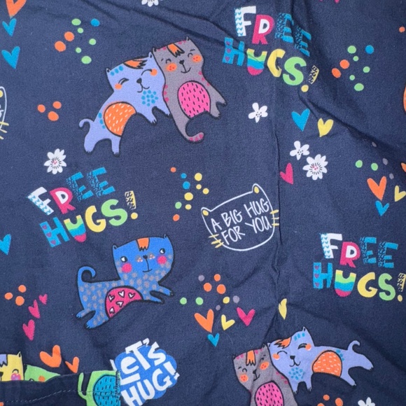 Women’s Printed Scrub Tops - Picture 10 of 16